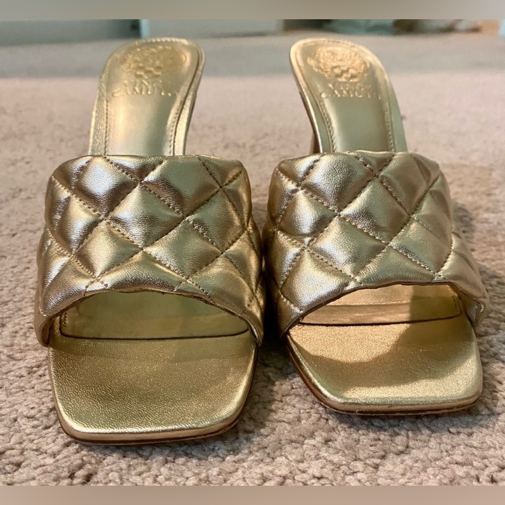 NWOB VINCE CAMUTO Reselm Quilted Band Leather Dress Sandals gold 7 1/5 - Picture 4 of 10